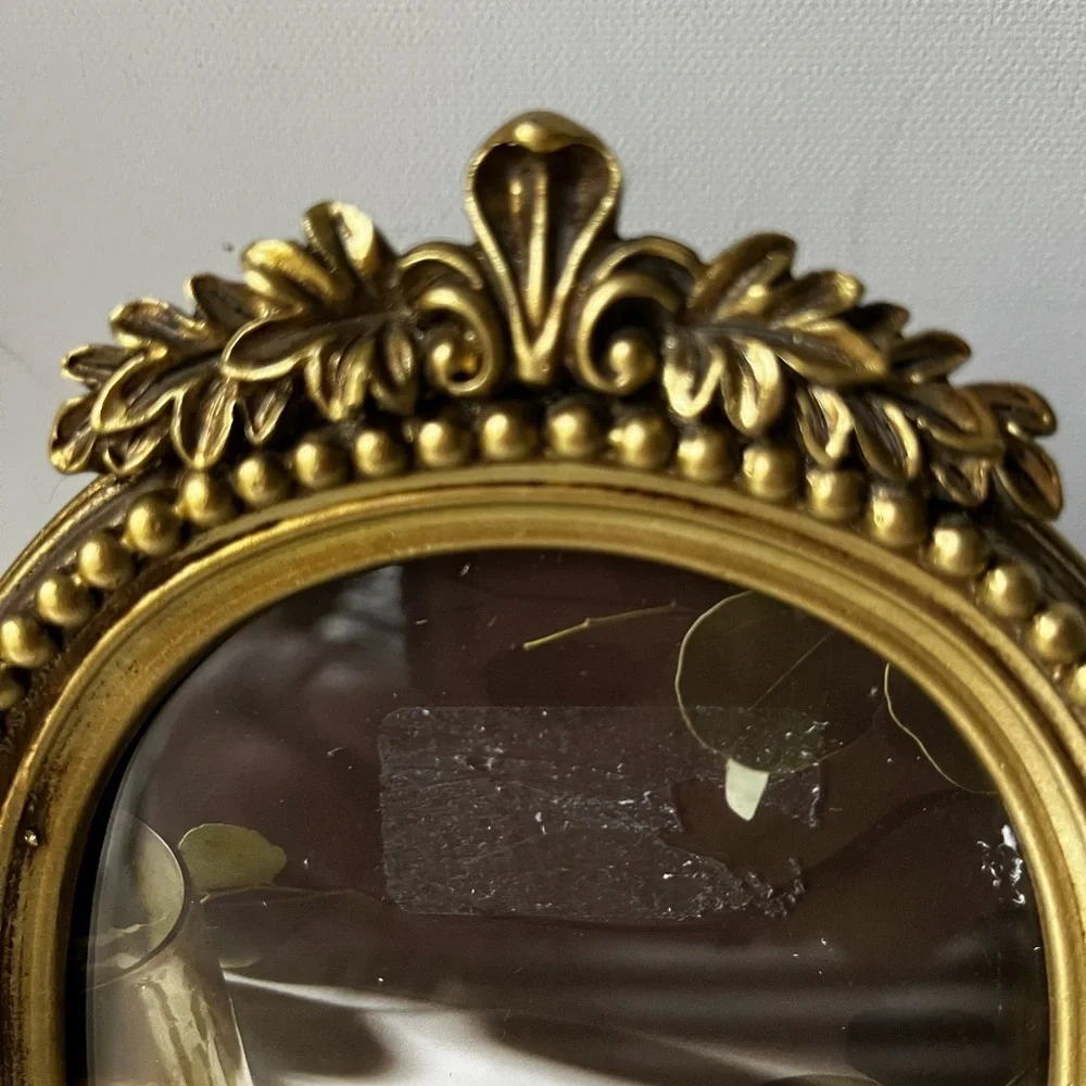 Elegant Gold Ornate Picture Frame for 4”x6” photo